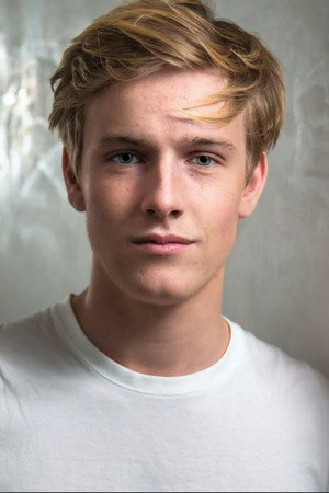 Louis Hofmann photo