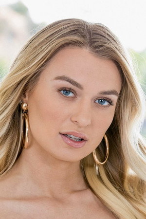 Photo of Natalia Starr from the Latest Netflix gallery