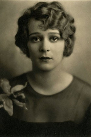 Photo of Marguerite De La Motte from the Latest Netflix gallery