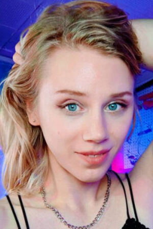 Photo of Julia Jane from the Latest Netflix gallery