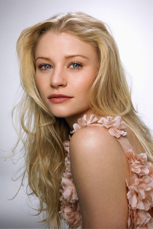 Emilie de Ravin photo