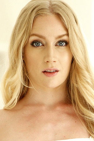 Photo of Emma Starletto from the Latest Netflix gallery