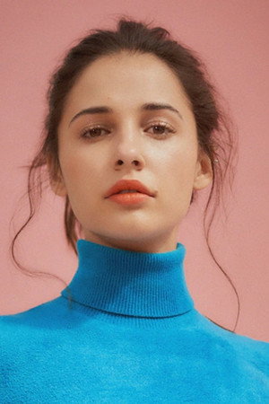Naomi Scott photo