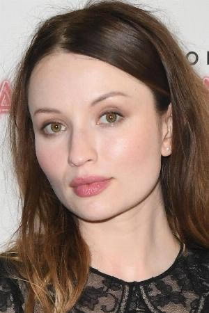 Emily Browning photo