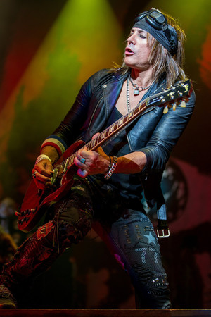 Photo of Ryan Roxie from the Latest Netflix gallery