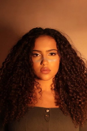 Photo of Alanys Santos from the Latest Netflix gallery