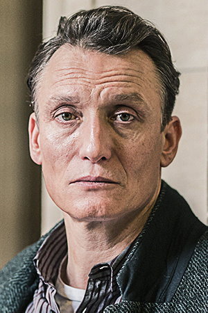 Oliver Masucci photo