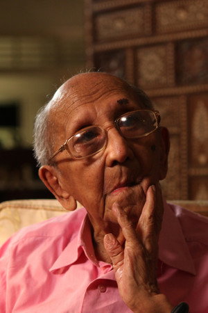 Lester James Peries photo