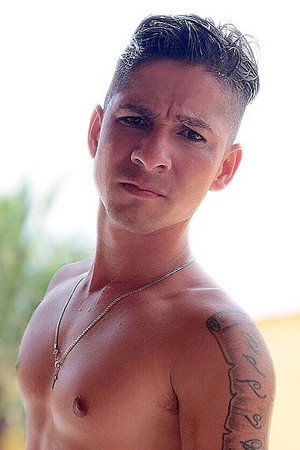 Photo of Riu Melo from the Latest Netflix gallery