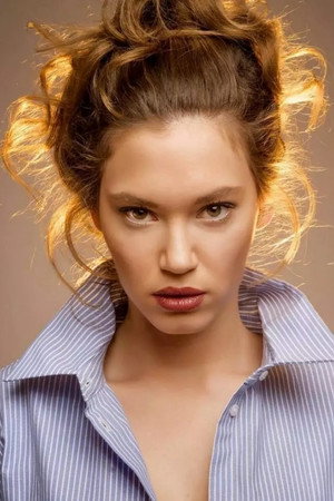 Melisa Şenolsun photo