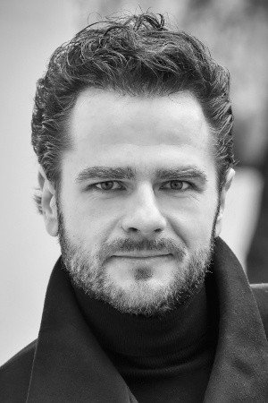 Photo of Peter Berger from the Latest Netflix gallery