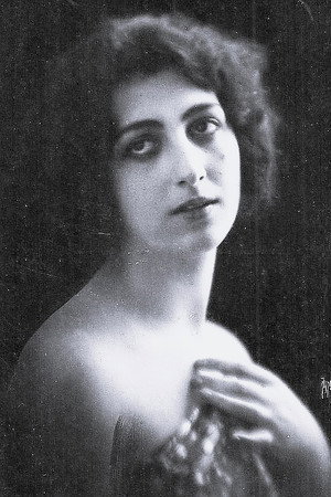 Photo of Elena Sangro from the Latest Netflix gallery