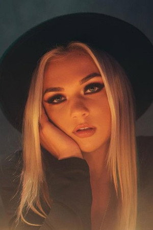 Photo of Julia Hart from the Latest Netflix gallery