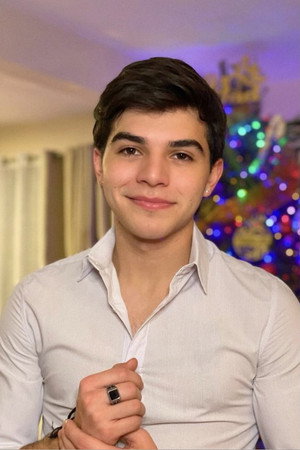 Photo of Andrés Vázquez from the Latest Netflix gallery