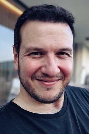 Şahan Gökbakar photo