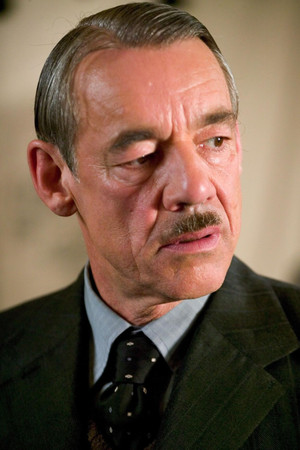 Roger Lloyd Pack photo