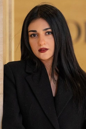 Sarah Khan photo