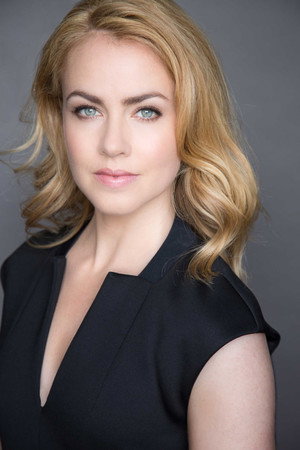 Amanda Schull photo