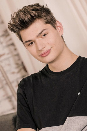 Photo of Ben Stolar from the Latest Netflix gallery