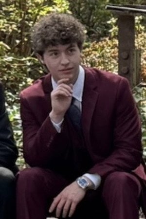 Photo of Andrew Lawrence from the Latest Netflix gallery