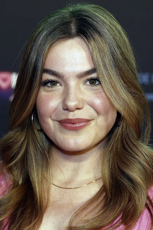 Photo of Abbey Hoes from the Latest Netflix gallery