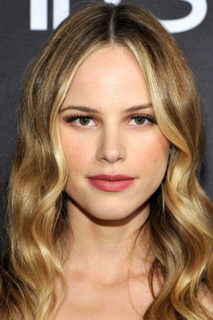 Halston Sage photo