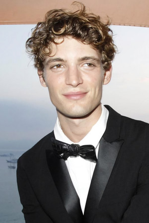 Niels Schneider photo