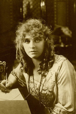 Lilly Jacobson photo