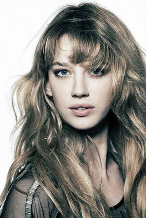 Photo of Yael Grobglas from the Latest Netflix gallery