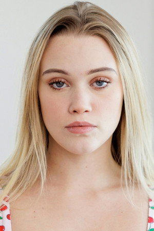 Photo of Chloe Rose from the Latest Netflix gallery
