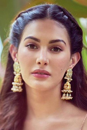 Amyra Dastur photo