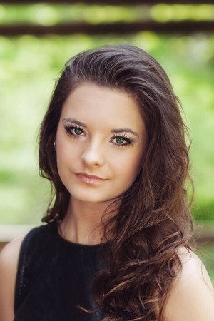 Photo of Brooke Hyland from the Latest Netflix gallery