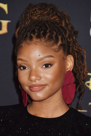 Halle Bailey photo