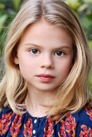 Photo of Scarlett Fernandez from the Latest Netflix gallery