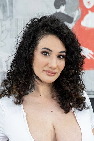 Photo of Arabelle Raphael from the Latest Netflix gallery