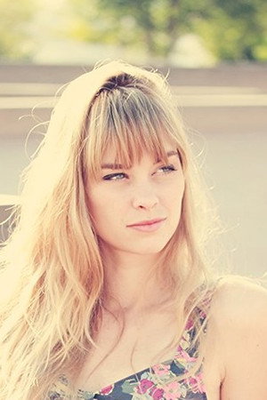 Photo of Hannah Janssen from the Latest Netflix gallery