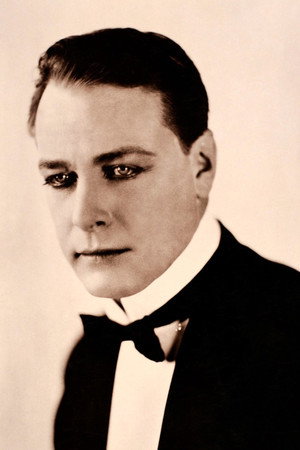 Photo of Mahlon Hamilton from the Latest Netflix gallery