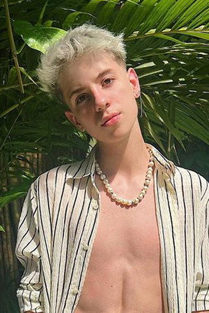 Photo of Juliano Floss from the Latest Netflix gallery
