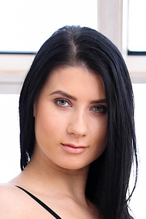 Photo of Nicole Black from the Latest Netflix gallery
