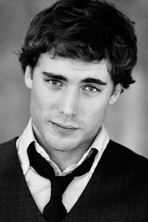 Dustin Milligan photo