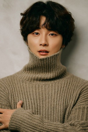 Yoon Shi-yoon photo