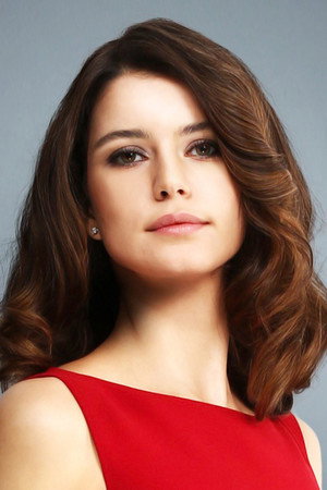 Beren Saat photo