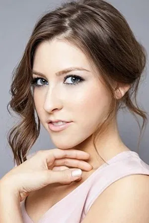 Photo of Eden Sher from the Latest Netflix gallery
