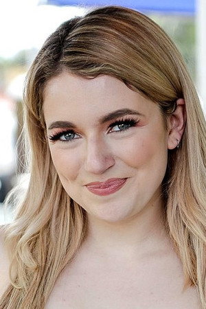 Photo of Abby Adams from the Latest Netflix gallery