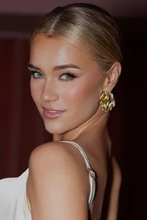 Photo of Julia Korpinen from the Latest Netflix gallery