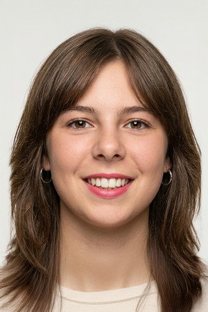 Photo of Damla Coşkunoğlu from the Latest Netflix gallery