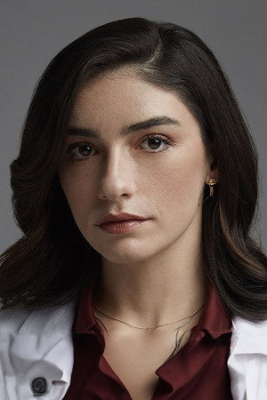 Hazar Ergüçlü photo