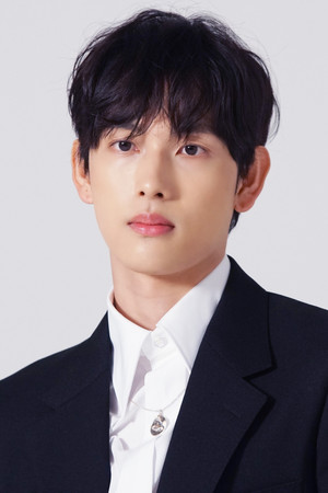 Yim Si-wan photo