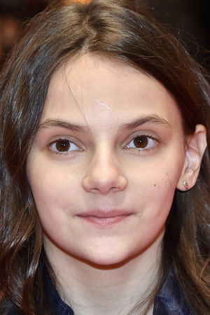 Dafne Keen photo