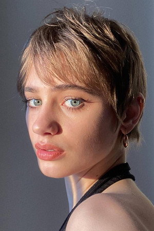 Photo of Karyna Khymchuk from the Latest Netflix gallery